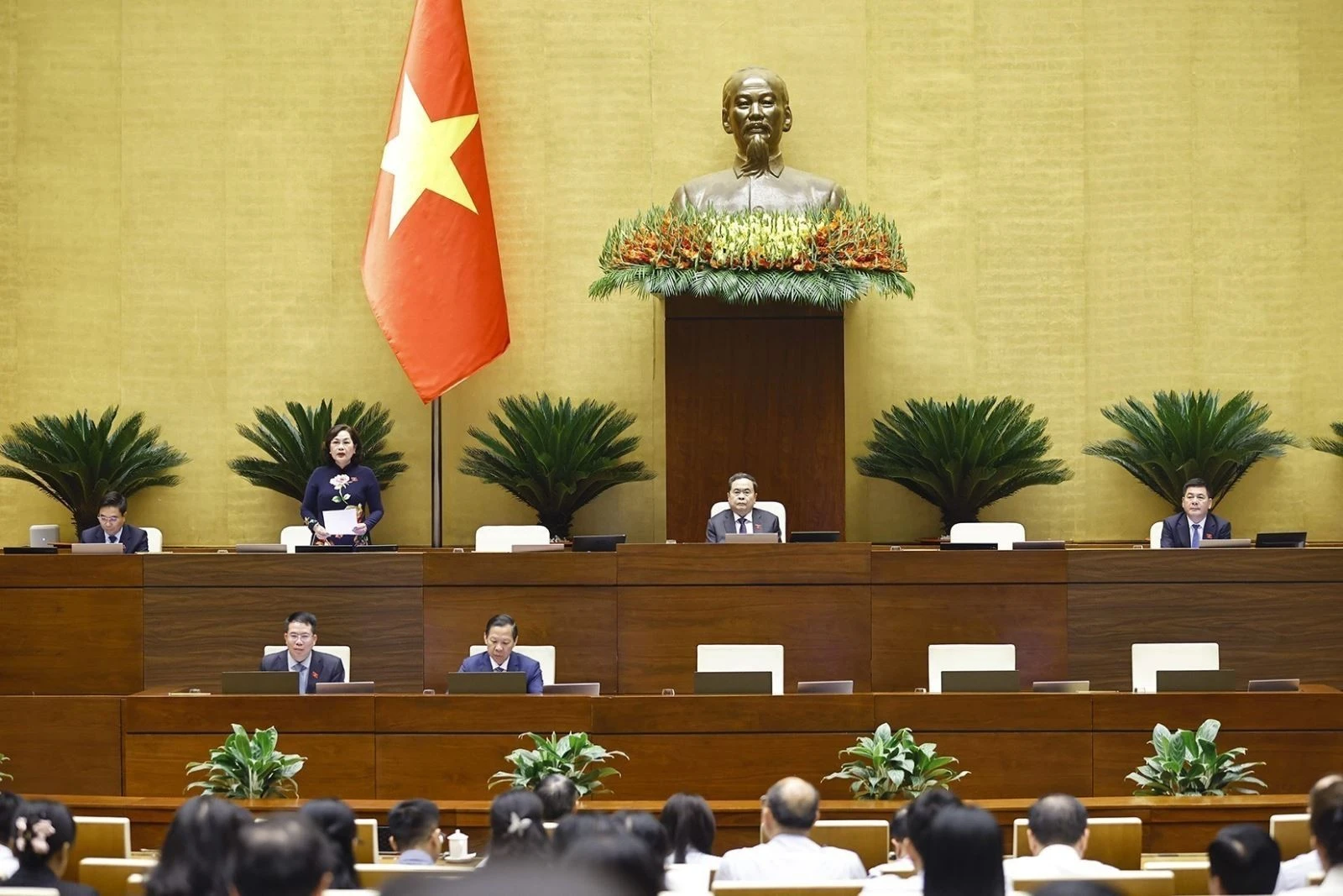 Phó chủ tịch Quốc hội Nguyễn Thị Hồng điều hành phiên họp chiều 9/4.