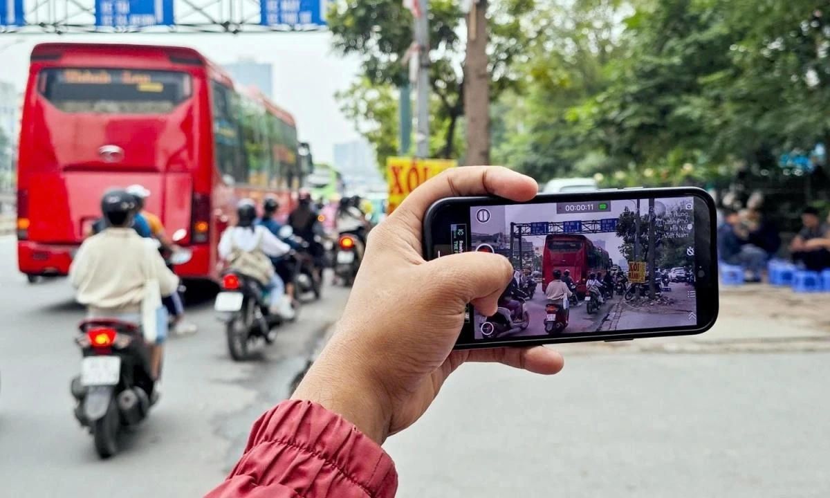 Từ 1/4, người dân có thể sử dụng VNeID để phản ánh vi phạm giao thông.