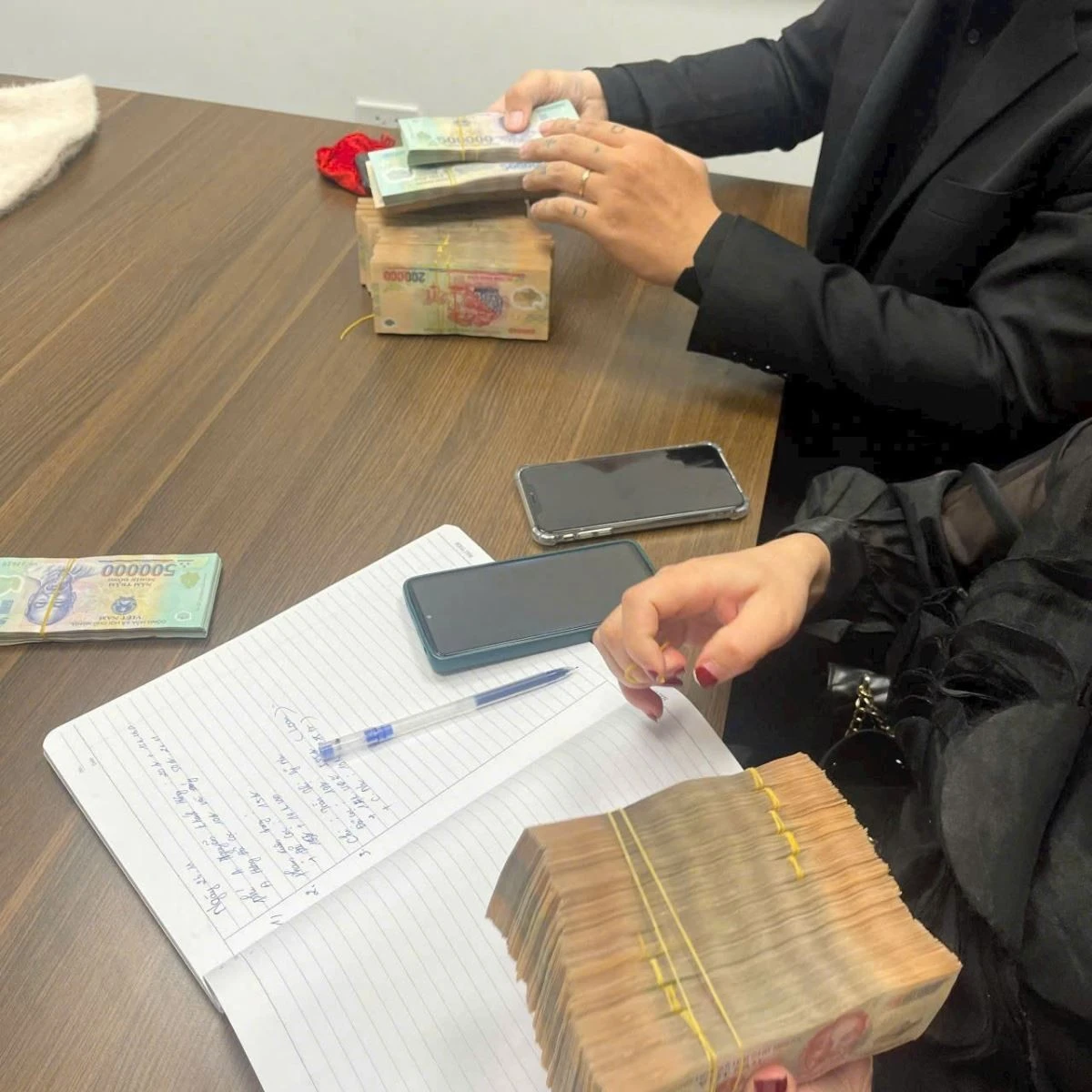 Anh C.H đã nộp 358 triệu đồng cho Công ty TNHH Du lịch Golden visa để làm visa đi du lịch Hàn Quốc nhưng đến nay số tiền này có nguy cơ "bốc hơi" vì không thể liên lạc được với các nhân viên của công ty này.