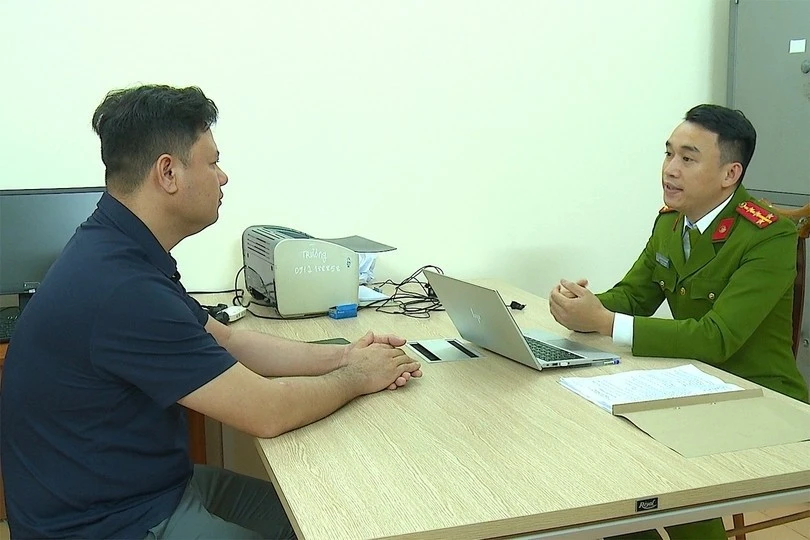 Cơ quan chức năng làm việc với Nguyễn Viết Linh.