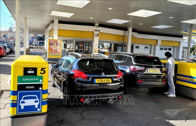 Một trạm xăng ở Hague, Hà Lan.