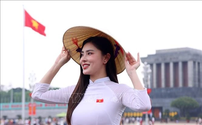 Lan tỏa hình ảnh đẹp về văn hóa và con người Việt Nam ra thế giới.