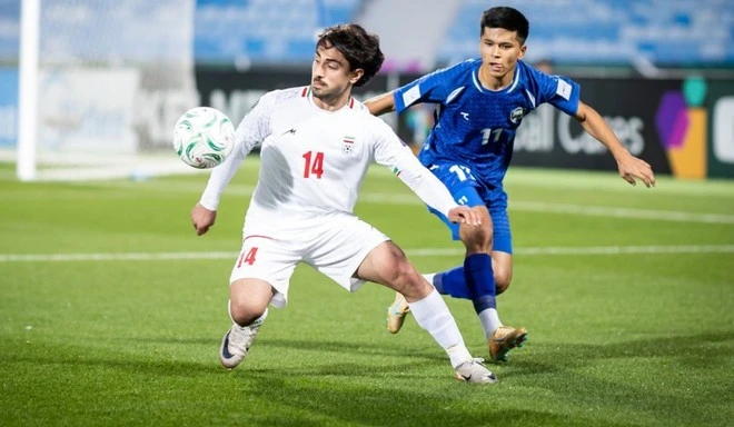 U23 Iran (áo trắng) hòa 2 trận không bàn thắng liên tiếp.