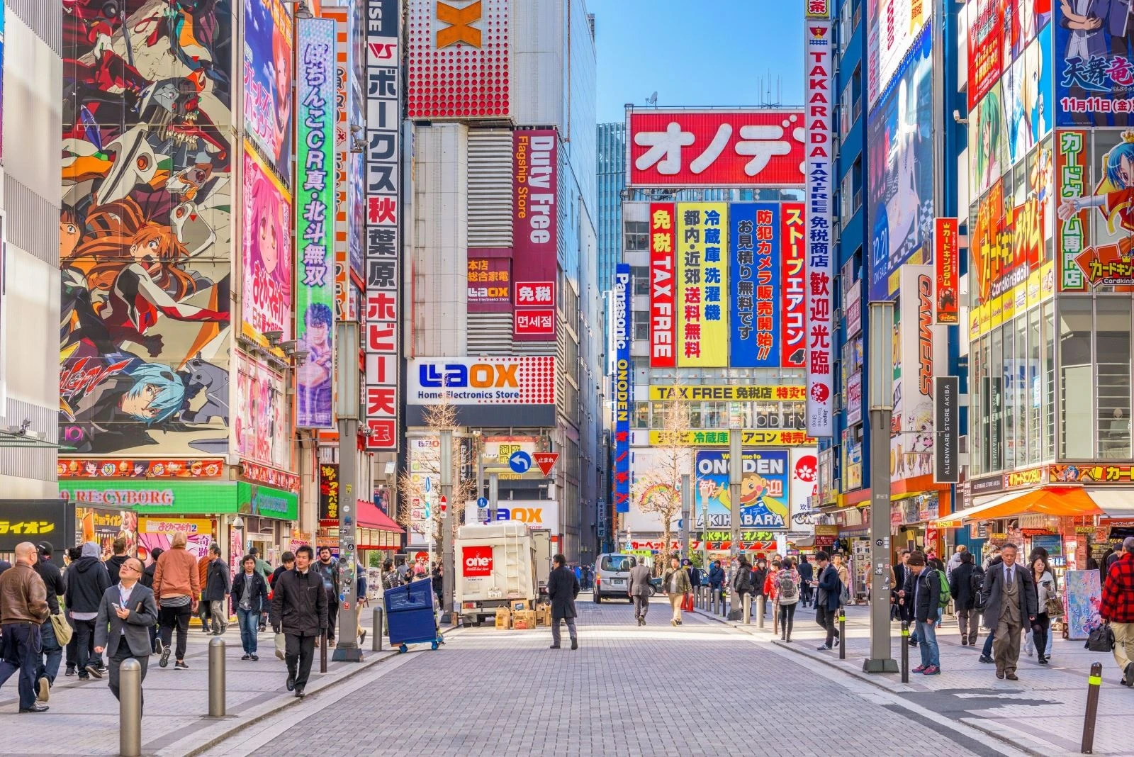 Tokyo luôn thu hút du khách đến tham quan.