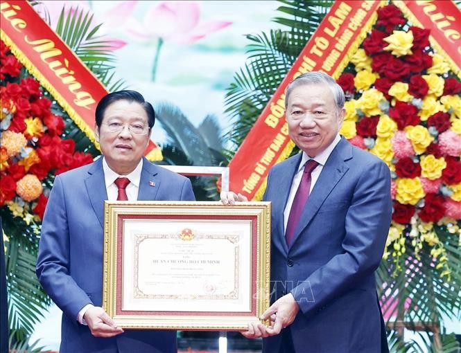 Tổng Bí thư Tô Lâm trao Huân chương Hồ Chí Minh tặng Ban Nội chính Trung ương.