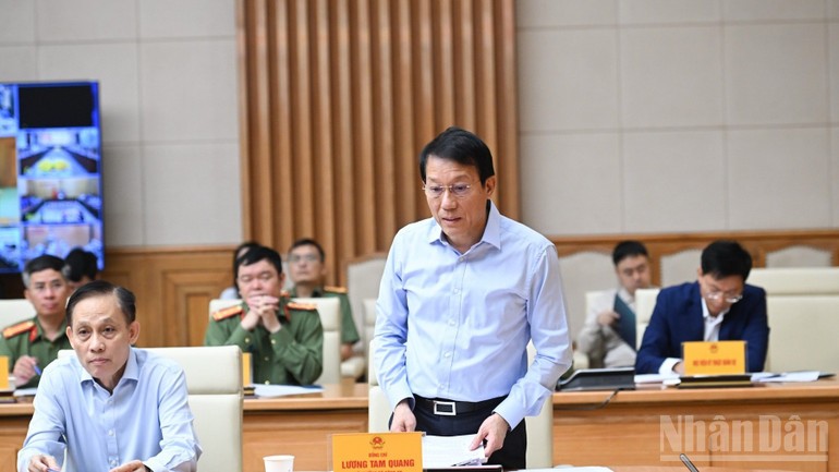 Bộ trưởng Công an Lương Tam Quang phát biểu ý kiến tại phiên họp.