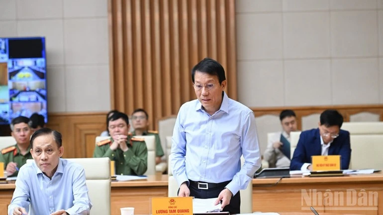 Bộ trưởng Công an Lương Tam Quang phát biểu ý kiến tại phiên họp.