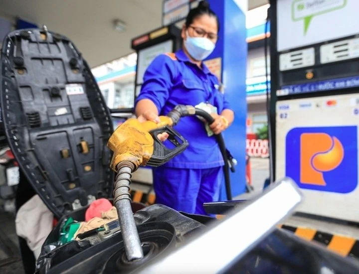 Kéo dài việc giảm thuế nhập khẩu một số mặt hàng xăng dầu về 0% đến 30/6.