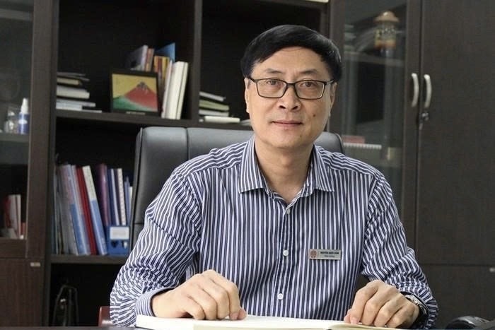 Thầy Nguyễn Quốc Bình, Hiệu trưởng Trường THCS &amp; THPT Lương Thế Vinh.