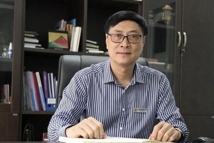 Thầy Nguyễn Quốc Bình, Hiệu trưởng Trường THCS &amp; THPT Lương Thế Vinh.