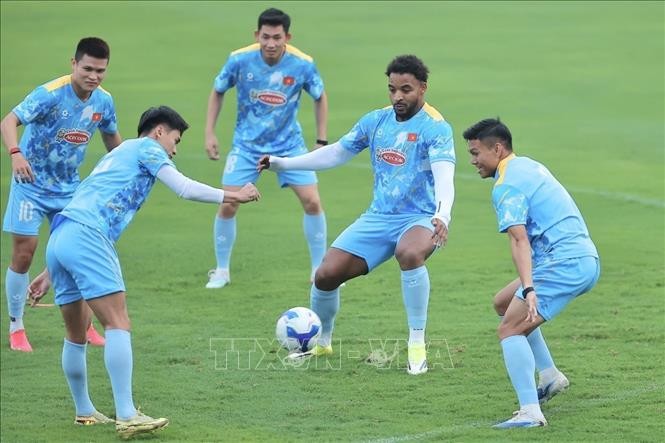 Đỗ Hoàng Hên (Hà Nội FC) và Nguyễn Xuân Son (Nam Định), cặp đôi từng kết hợp rất tốt khi còn thi đấu cùng nhau tại Nam Định.