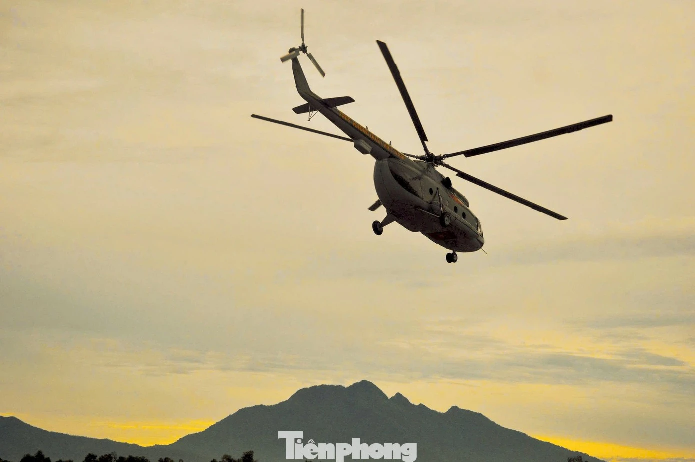 Một trong 6 tổ bay cất cánh từ sân bay Hòa Lạc về sân bay Gia Lâm (Hà Nội) trong chiều 9/1.