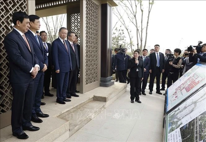 Tổng Bí thư, Chủ tịch nước Tô Lâm thăm khu vực xây dựng Khu khởi động của Khu mới Hùng An, tỉnh Hà Bắc.