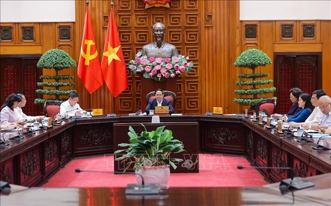 Thủ tướng Phạm Minh Chính chủ trì cuộc họp với các bộ, ngành để thảo luận các giải pháp điều hành kinh tế vĩ mô và ứng phó với thách thức trong khu vực và trên thế giới.