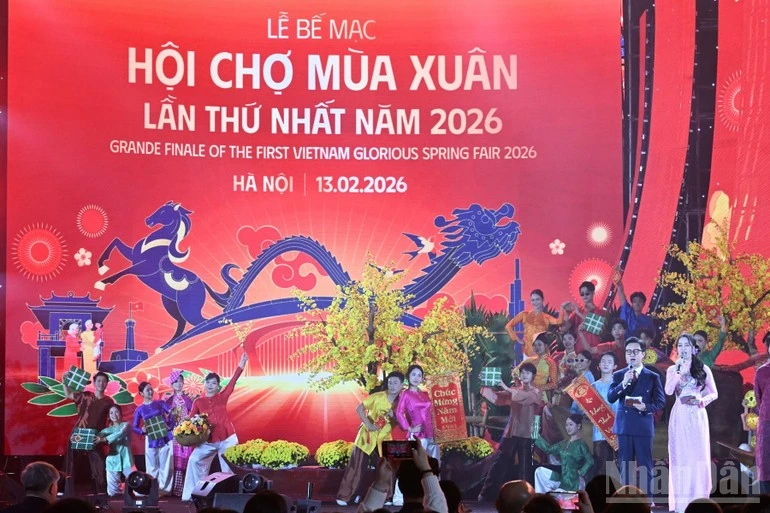 Chương trình văn nghệ đặc sắc chào mừng thành công của Hội chợ Mùa Xuân lần thứ nhất năm 2026.
