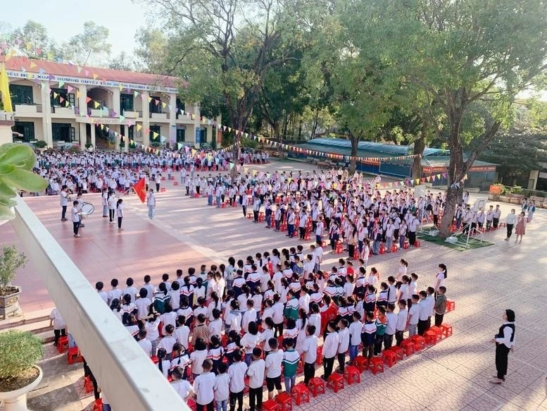 Cơ cấu, số lượng và chế độ đối với hiệu trưởng, hiệu phó khi sáp nhập trường học