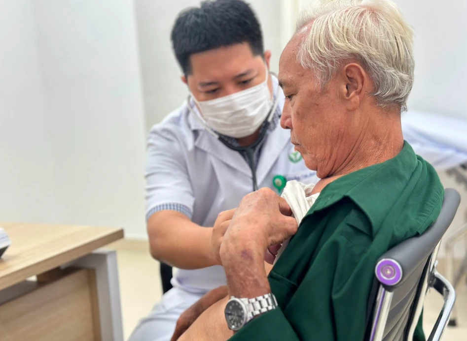 Bộ Y tế yêu cầu các bệnh viện không phân biệt đối xử giữa người khám theo BHYT và khám dịch vụ. Ảnh: T.My