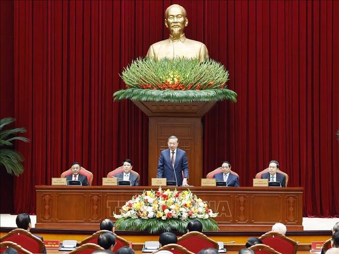 Tổng Bí thư Tô Lâm và các đồng chí lãnh đạo Đảng, Nhà nước tại cuộc gặp mặt.