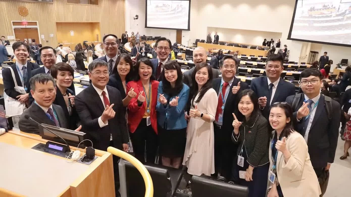 PGS.TS. Nguyễn Thị Lan Anh cùng đoàn Việt Nam tham dự hội nghị. Ảnh: Mofa