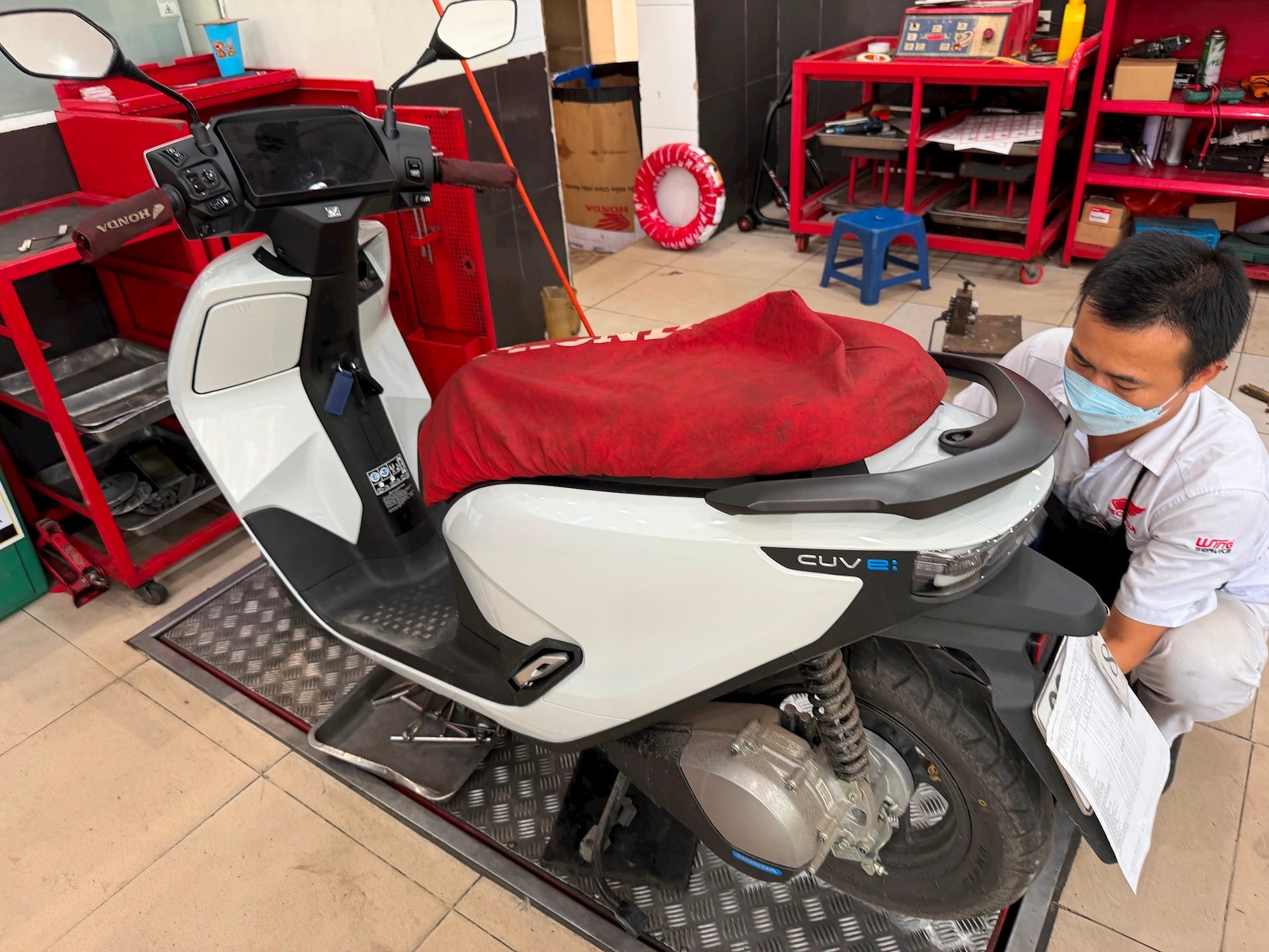 Bảo dưỡng đầy đủ - dù là xe xăng hay điện - đều có hiệu quả lớn đối với nhu cầu tiết kiệm năng lượng khi di chuyển.