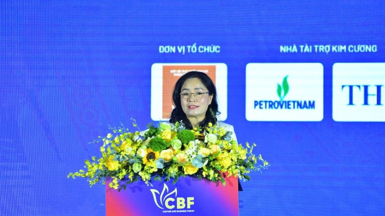 Thứ trưởng Bộ Văn hóa, Thể thao và Du lịch Trịnh Thị Thủy phát biểu khai mạc Diễn đàn.