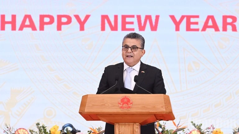 Đại sứ Palestine tại Việt Nam Saadi Salama - Trưởng đoàn Ngoại giao tại Việt Nam phát biểu ý kiến tại tiệc chiêu đãi.