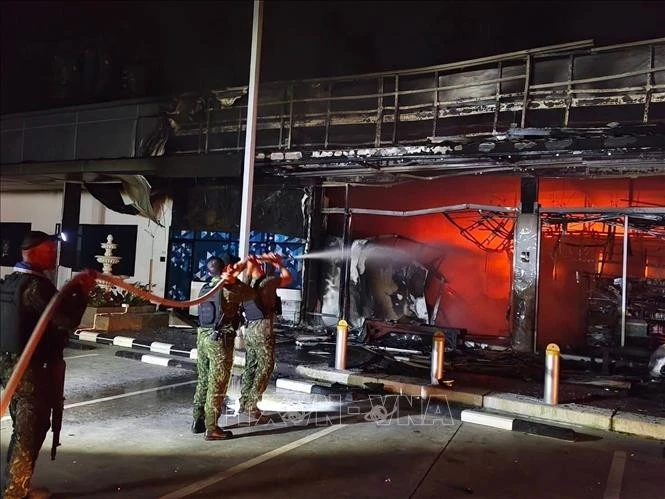 Hiện trường vụ nổ bom tại trạm xăng ở Narathiwat, Thái Lan, ngày 11/1/2026.