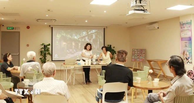 Người cao tuổi tham gia các hoạt động tại Trung tâm sinh hoạt và chăm sóc người cao tuổi Genki House.