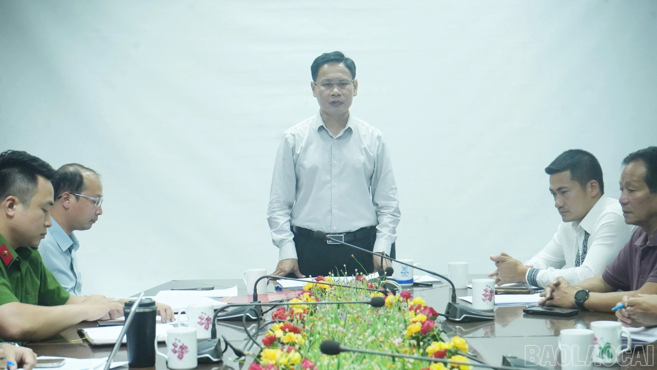 baolaocai-br_ong-cao-ba-quy-pho-bi-thu-dang-uy-chu-tich-ubnd-xa-ta-van-phat-bieu-chi-dao-tai-hoi-nghi-7158.jpg
