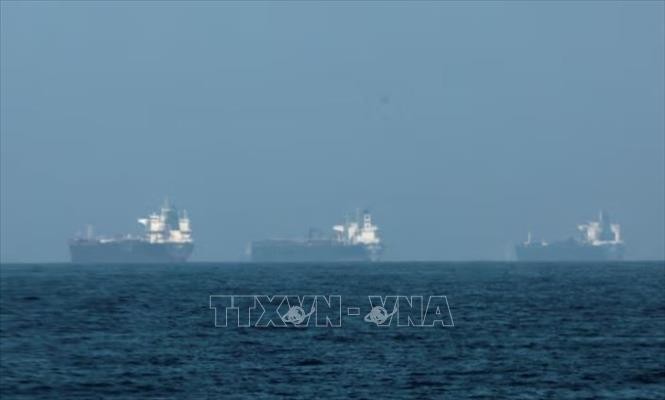 Tàu thuyền đậu ngoài khơi Fujairah, Các Tiểu vương quốc Arab thống nhất (UAE), trong bối cảnh Iran hạn chế hoạt động hàng hải qua Eo biển Hormuz, ngày 3/3/2026.