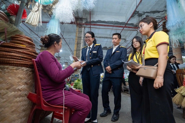 Từ năm 2026, hộ kinh doanh và cá nhân kinh doanh phải thông báo cho cơ quan thuế toàn bộ tài khoản ngân hàng, ví điện tử sử dụng trong hoạt động kinh doanh.