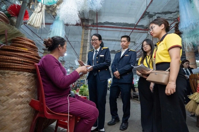 Từ năm 2026, hộ kinh doanh và cá nhân kinh doanh phải thông báo cho cơ quan thuế toàn bộ tài khoản ngân hàng, ví điện tử sử dụng trong hoạt động kinh doanh.