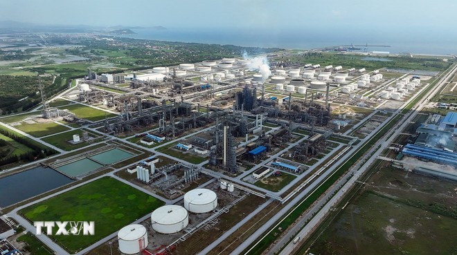 Nhà máy lọc hóa dầu Nghi Sơn nằm trong khu kinh tế Nghi Sơn, phường Nghi Sơn, tỉnh Thanh Hóa.