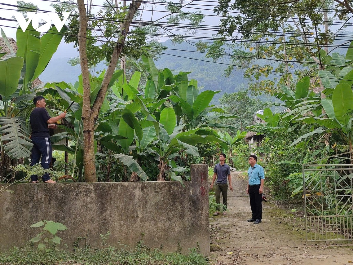 Bà con xã Lâm Thượng sống ven đường đã tự nguyện hiến đất, chặt hạ hơn 2.500 cây cối cho dự án sửa chữa, nâng cấp tuyến đường được triển khai nhanh.