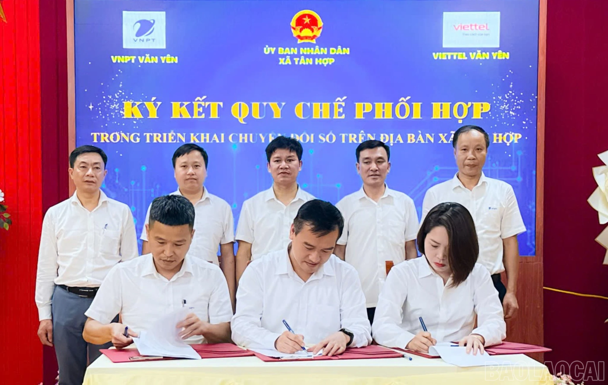 baolaocai-br_ky-cam-ket-chuyen-doi-so-toan-dien-giua-ubnd-xa-voi-cac-doanh-nghiep-vien-thong-2055.jpg