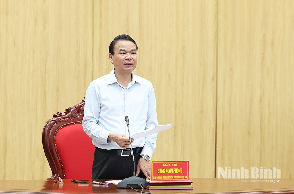 Đồng chí Đặng Xuân Phong, Ủy viên Trung ương Đảng, Bí thư Tỉnh ủy, Trưởng Đoàn Đại biểu Quốc hội tỉnh Ninh Bình phát biểu chỉ đạo tại Hội nghị.