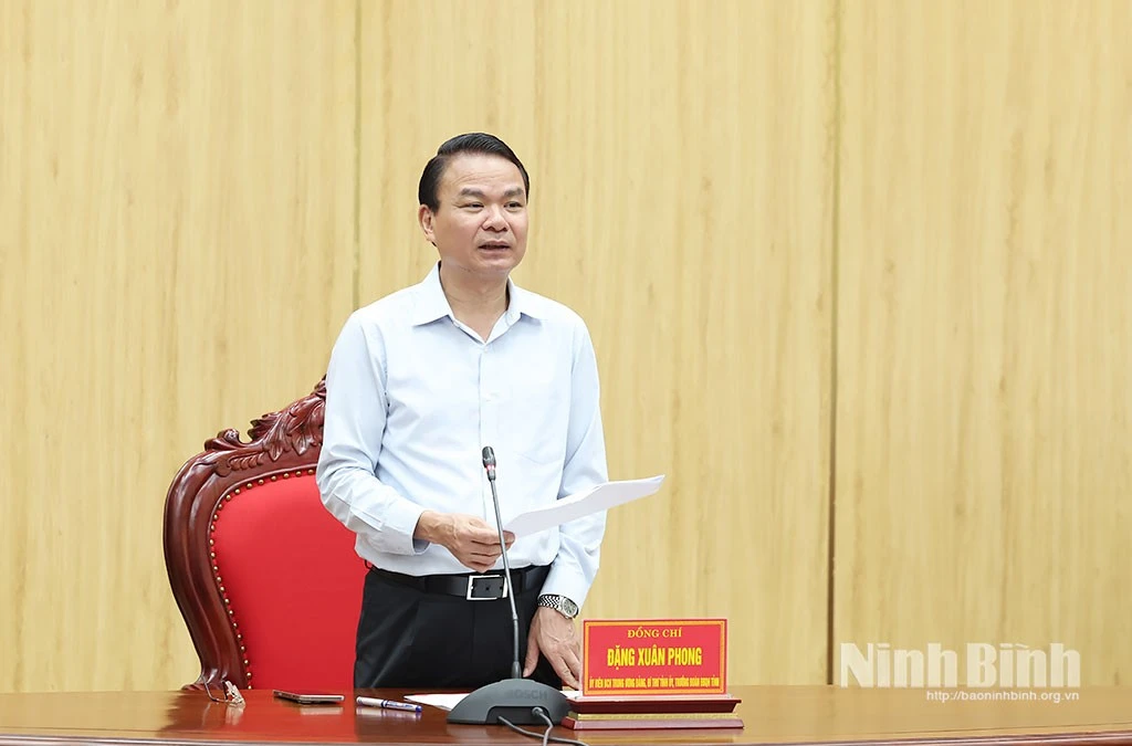 Đồng chí Đặng Xuân Phong, Ủy viên Trung ương Đảng, Bí thư Tỉnh ủy, Trưởng Đoàn Đại biểu Quốc hội tỉnh Ninh Bình phát biểu chỉ đạo tại Hội nghị.