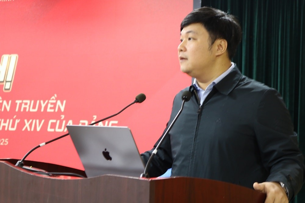 Đồng chí Nguyễn Thái An báo cáo triển khai các phương án tuyên truyền Đại hội XIV của Đảng.