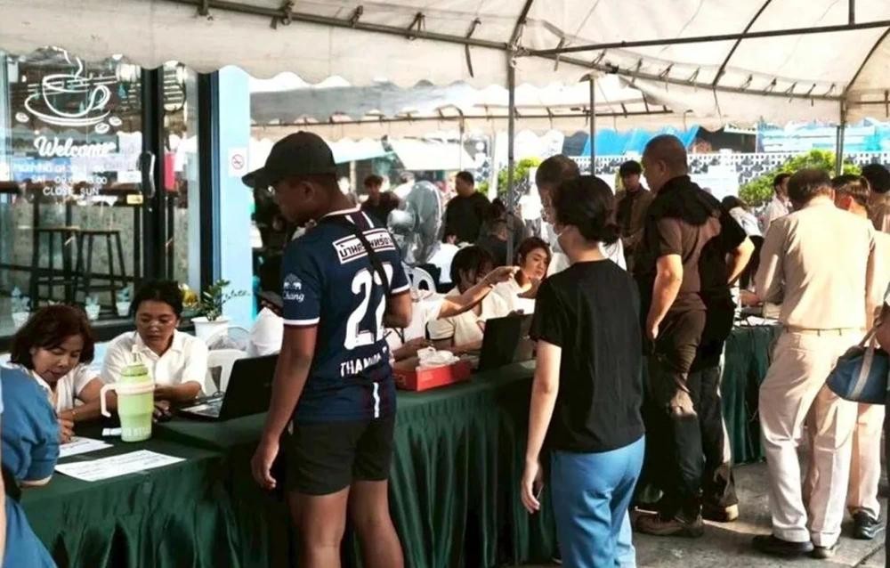 Ảnh cử tri Thái Lan bỏ phiếu bầu cử sớm tại quận Laksi, thủ đô Bangkok ngày 01/02.