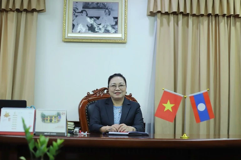 Đại sứ nước Cộng hòa Dân chủ Nhân dân Lào tại Việt Nam Khamphao Erthavanh.