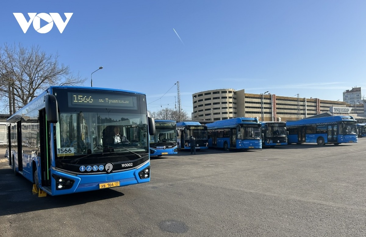 2 tuyến đầu tiên khai trương trong ngày 14/3 bao gồm 25 xe buýt hiện đại.