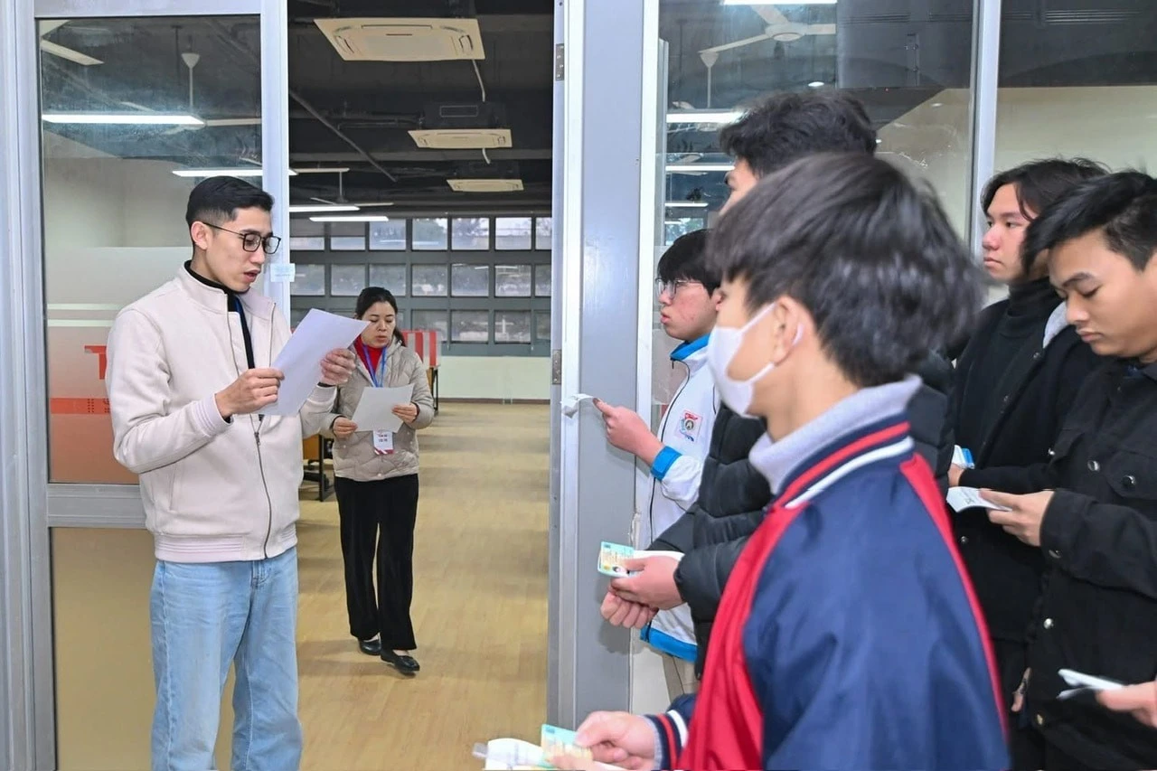 Thí sinh tham gia kỳ thi đánh giá tư duy đợt 1 của Đại học Bách khoa Hà Nội.