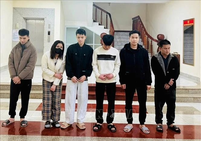 Các đối tượng đánh bạc bị bắt giữ.