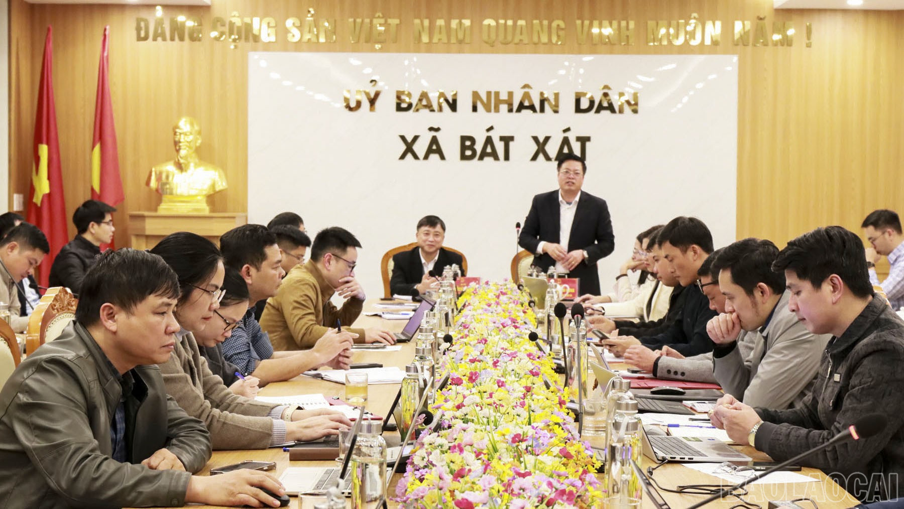 baolaocai-br_chu-tich-ubnd-xa-bat-xat-nguyen-manh-hung-phat-bieu-y-kien.jpg
