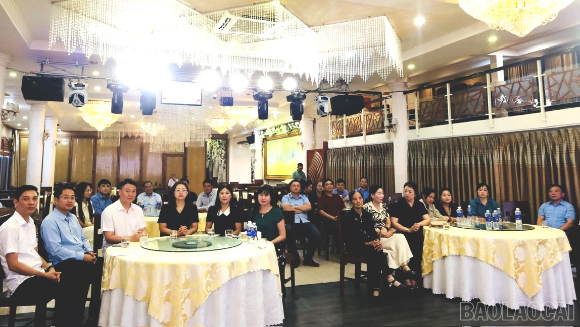 Các đại biểu lắng nghe quán triệt chương trình, nội dung, quy chế tham dự Đại hội.