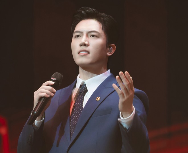 Anh Tú lựa chọn thể hiện tiếng nói nội tâm của một người trẻ trước những sự kiện trọng đại của dân tộc.