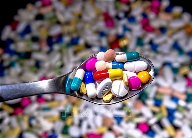 Hình minh hoạ thuốc kháng sinh.