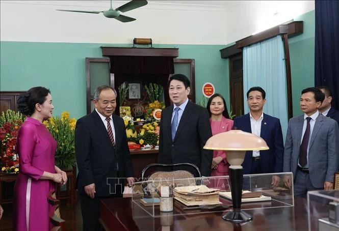 Chủ tịch nước Lương Cường tham quan Di tích Nhà 67 ở Khu Di tích Chủ tịch Hồ Chí Minh trong Phủ Chủ tịch.