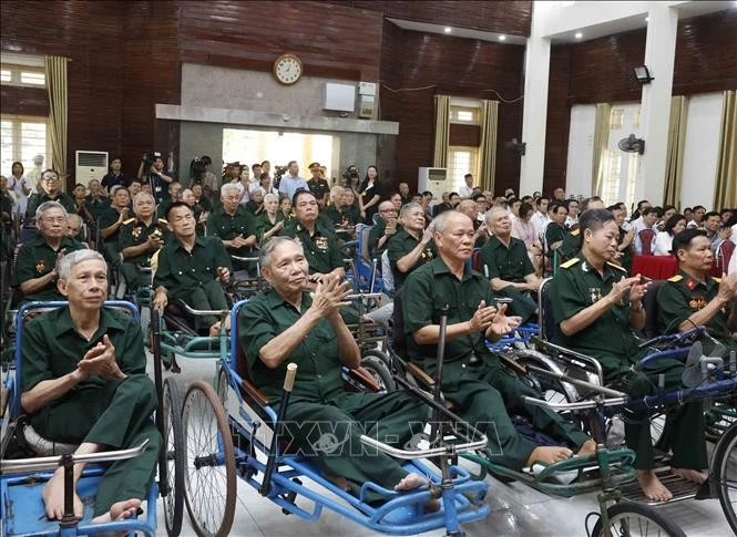 Các thương binh, bệnh binh tại Trung tâm Điều dưỡng thương binh Thuận Thành tham dự cuộc gặp gỡ Tổng Bí thư, Chủ tịch nước Tô Lâm. Ảnh: Thống Nhất/TTXVN