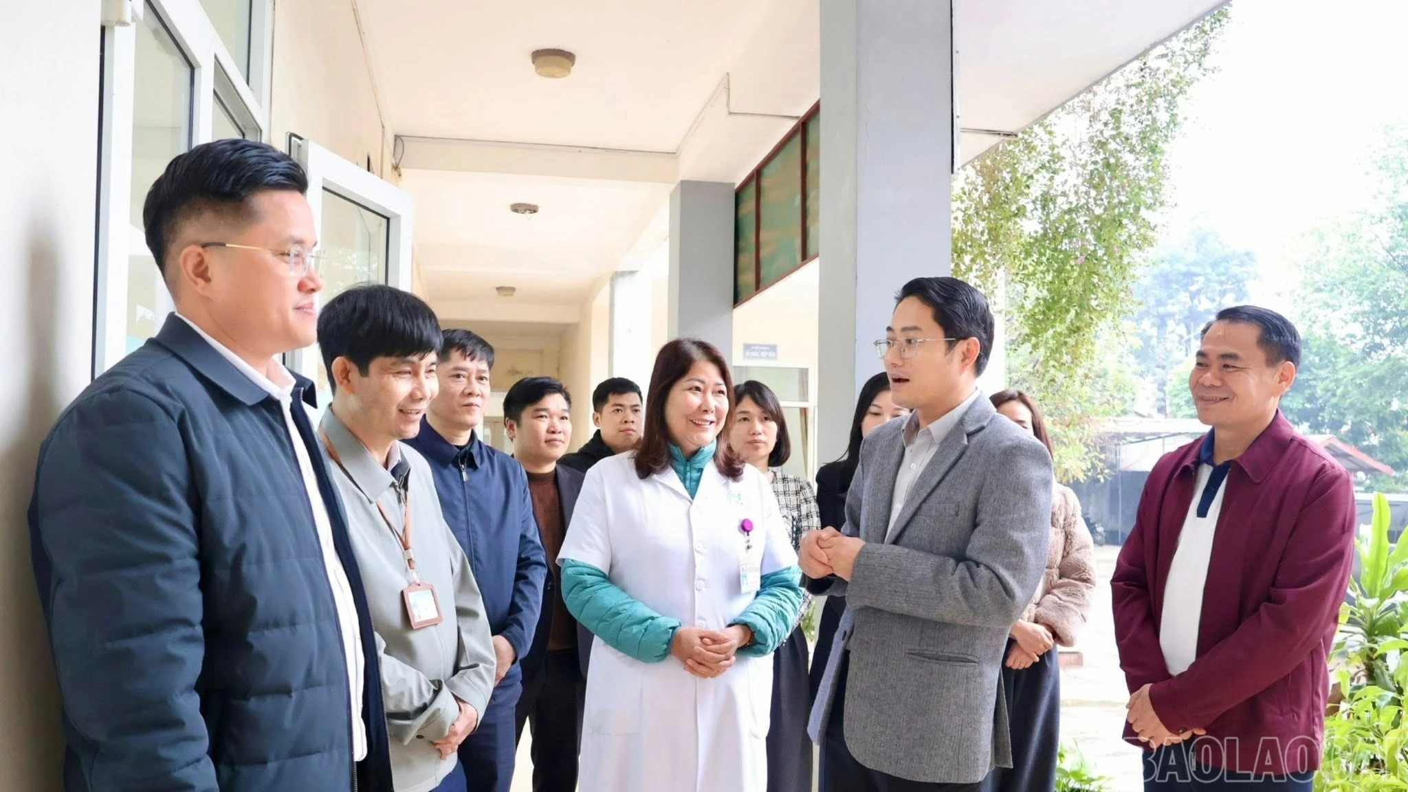 baolaocai-br_tham-chuc-tet-can-bo-ye-bac-si-9644.jpg